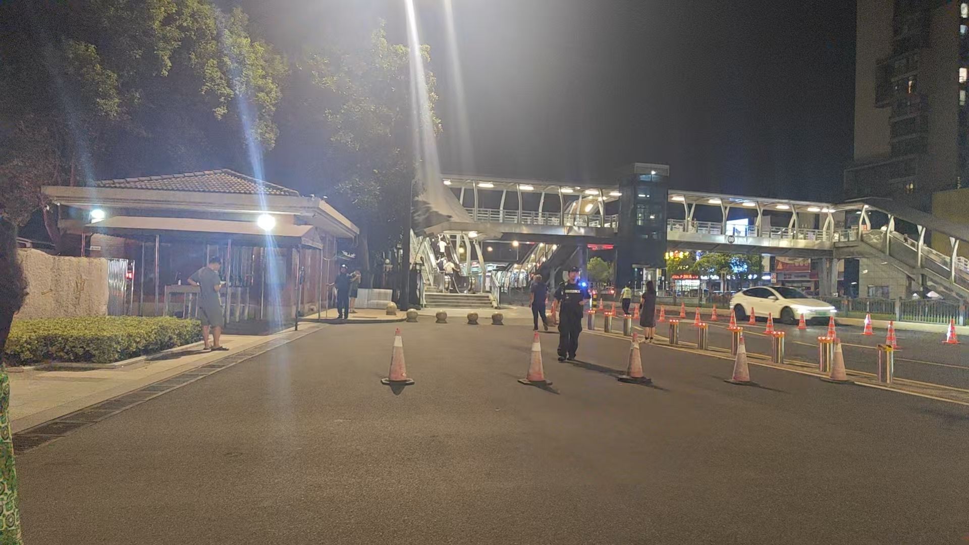凌晨 5 点起床的接送日常